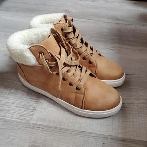 Cliffs by White mountain bronnie high top sneaker boots sz 9M tan